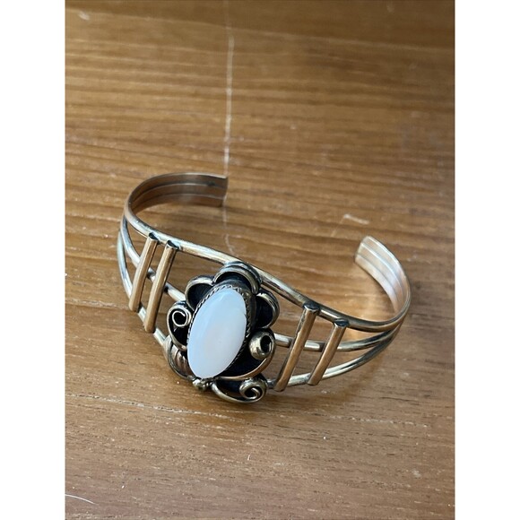 Tawa by JM Navajo 12k Gold Filled Mother Of Pearl Swirl Leaf Cuff Bracelet Vtg